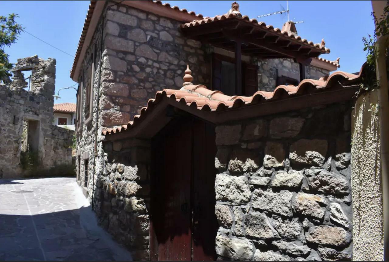 Wood And Stone In The Path Of Lava Villa Antissa Dış mekan fotoğraf