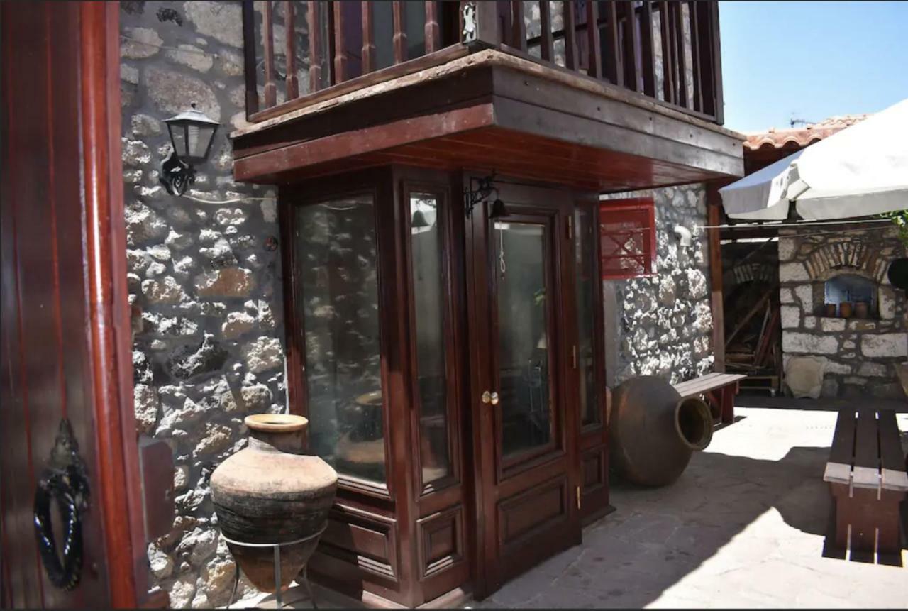 Wood And Stone In The Path Of Lava Villa Antissa Dış mekan fotoğraf