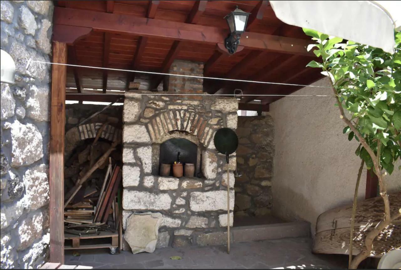 Wood And Stone In The Path Of Lava Villa Antissa Dış mekan fotoğraf