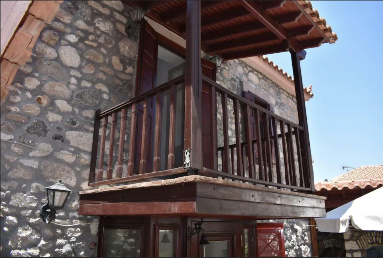 Wood And Stone In The Path Of Lava Villa Antissa Dış mekan fotoğraf