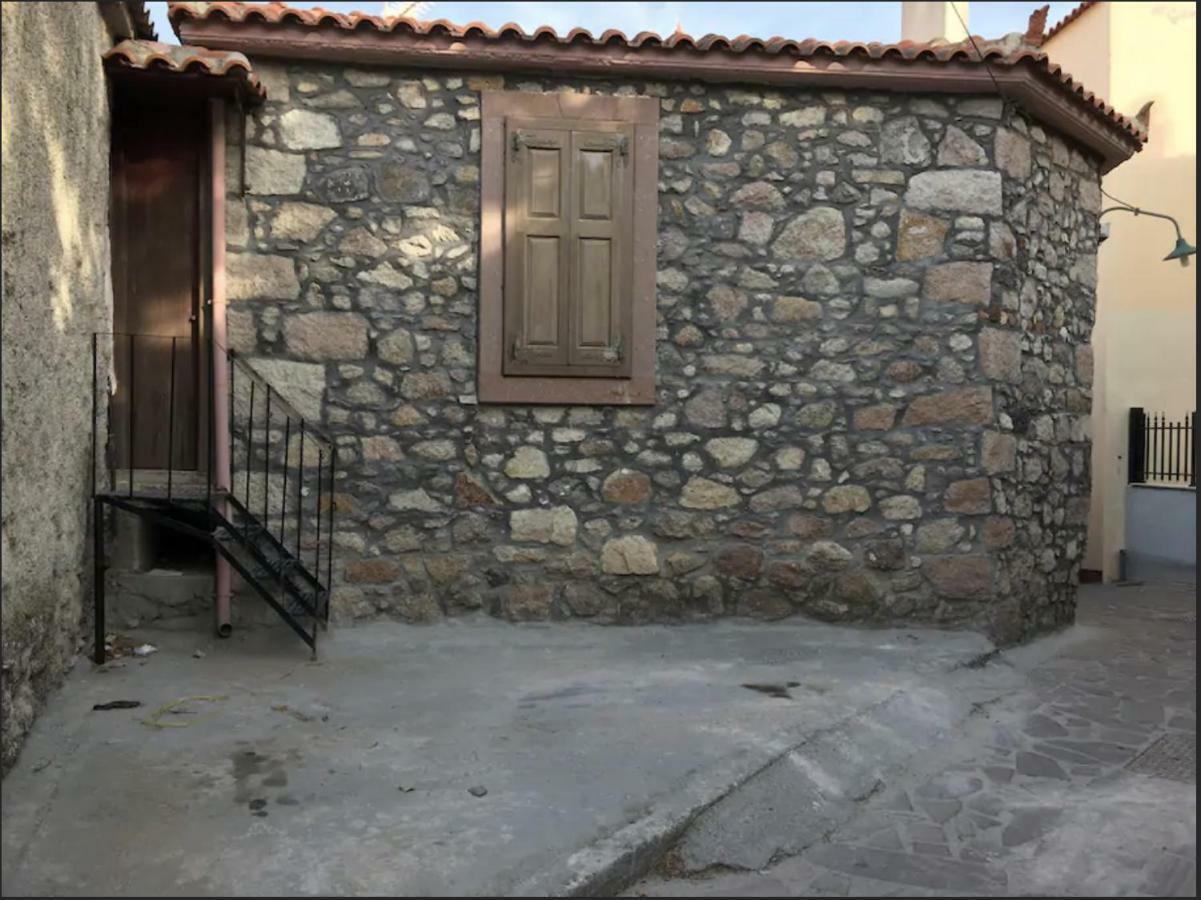 Wood And Stone In The Path Of Lava Villa Antissa Dış mekan fotoğraf